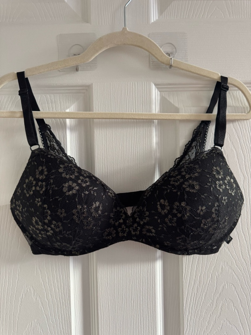VICTORIA’S SECRET Wear Everywhere Push Up Bra 36C